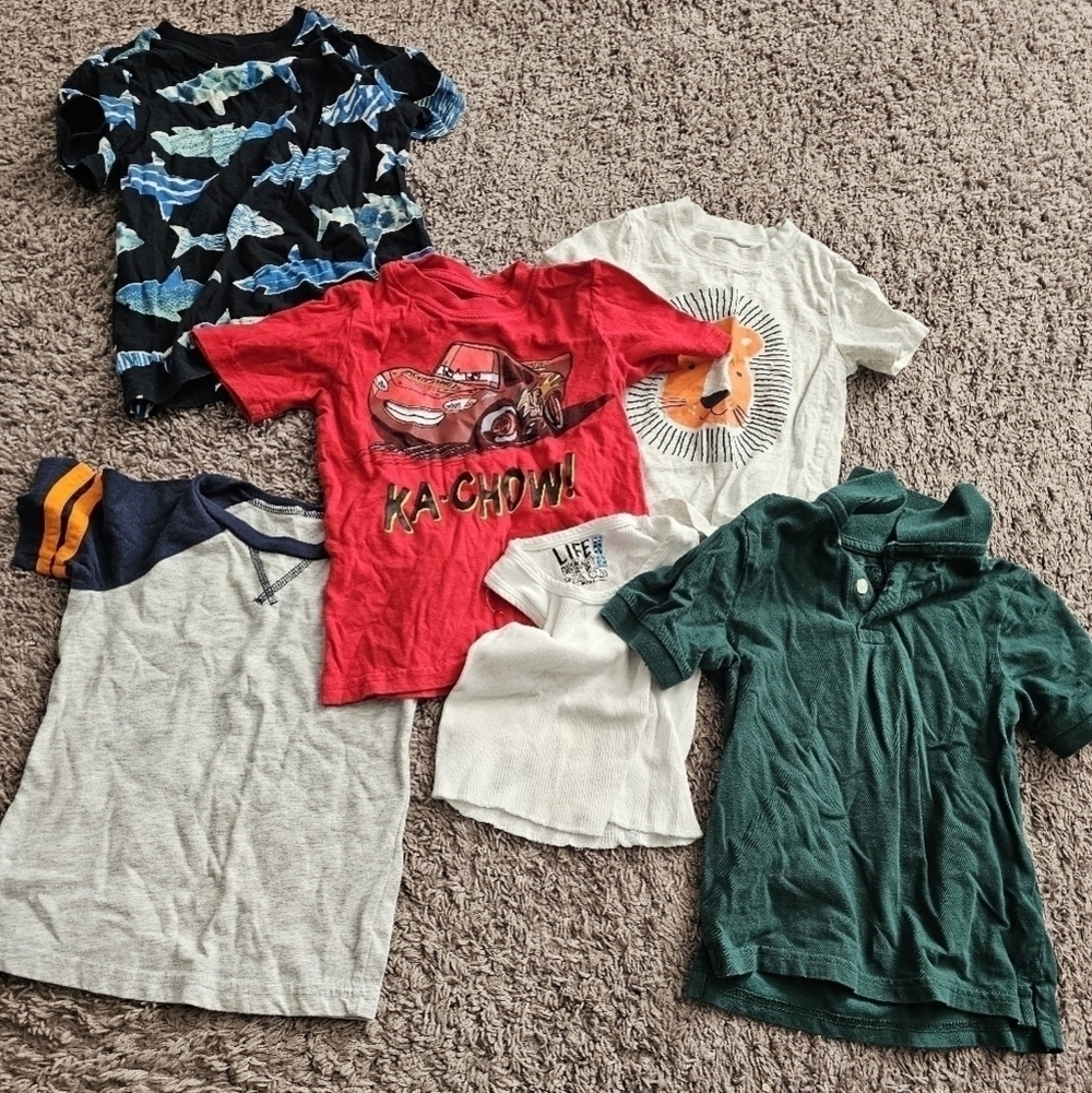 Boys lot clothing there are 6 pieces